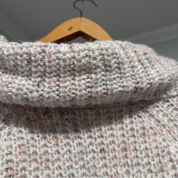Moon & Madison Beige Speckled Cowl Neck Cropped Sweater Women's Size Medium NWT - Picture 3 of 15